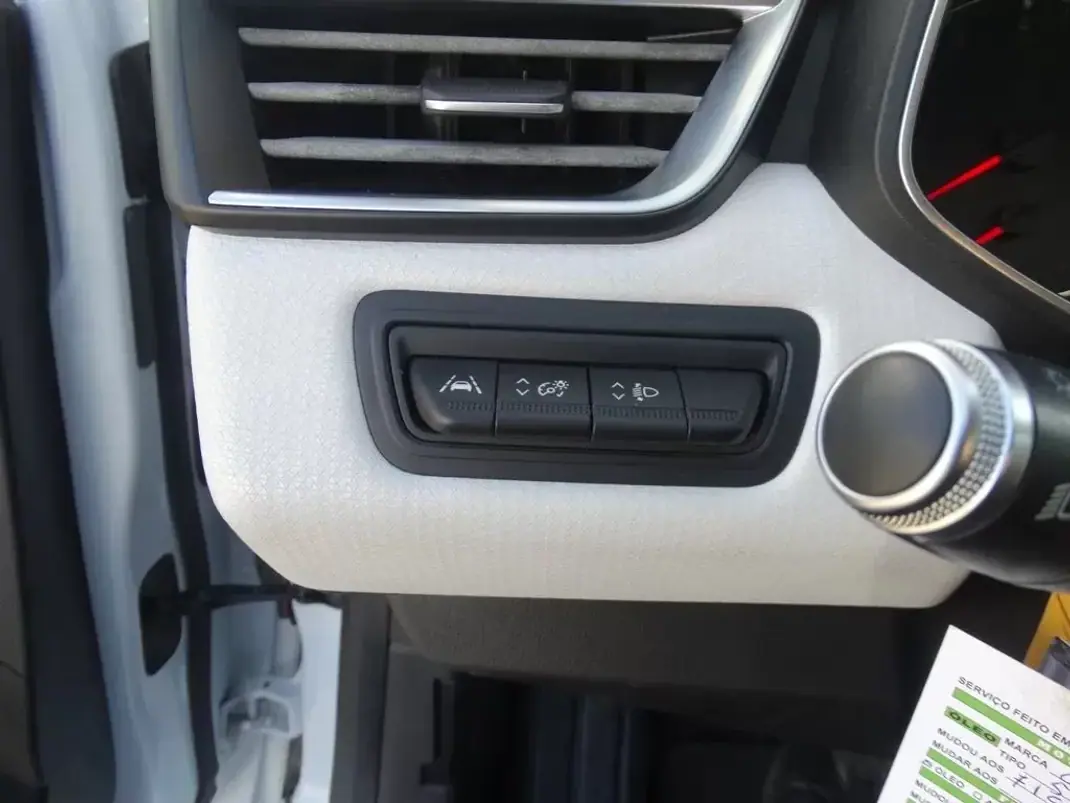 Renault Clio 2021 - 15200 EUR, 72469 km - 72469km - foto 3 de 24