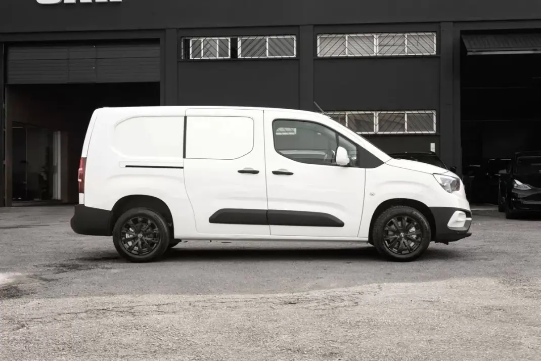 Opel COMBO 2020 - 14800 EUR, 138240 km - 138240km - foto 12 de 23