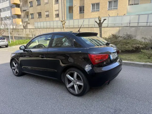 Audi A1 2011 - 8450 EUR, 203000 km - AUTO.MOTO.pt - 203000km - foto 6 de 14