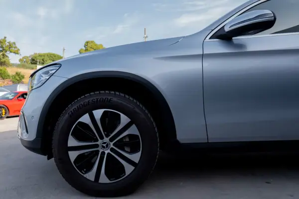 Mercedes-Benz GLC 300 2022 - 50900 EUR, 85000 km - AUTO.MOTO.pt - 85000km - foto 5 de 31