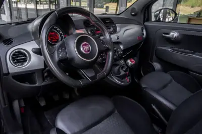 Fiat 500C 2014 - 10990 EUR, 97442 km - AUTO.MOTO.pt - 97442km - foto 25 de 33