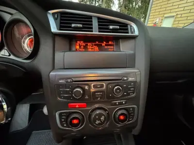 Citroën C4 2012 — photo 5 of 16