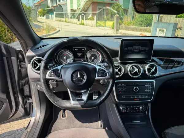 Mercedes-Benz CLA 220 2015 - 20990 EUR, 160000 km - AUTO.MOTO.pt - 160000km - foto 6 de 12