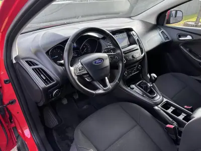 Ford Focus 2017 - 9900 EUR, 190000 km - AUTO.MOTO.pt - 190000km - foto 24 de 50