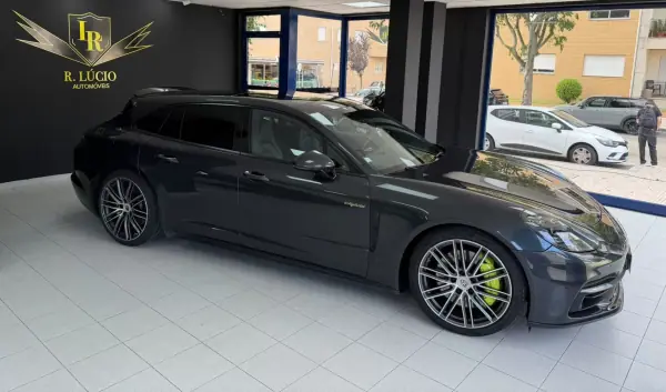 Porsche Panamera Sport Turismo 4 E-Hybrid 2017 Híbrido Plug-In — 283 038 km · Porto Porsche Panamera Sport Turismo 4 E-Hybrid 2017 Híbrido Plug-In