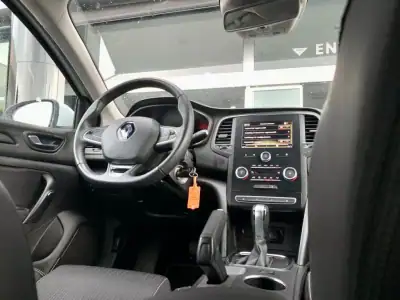 Renault Mégane Sport Tourer 2019 - 16900 EUR, 95084 km - AUTO.MOTO.pt - 95084km - foto 10 de 19