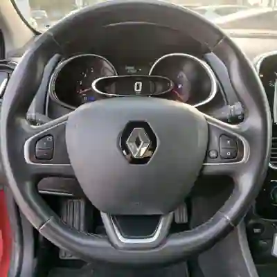 Renault Clio Sport Tourer 2019 - 12900 EUR, 109856 km - 109856km - foto 6 de 15