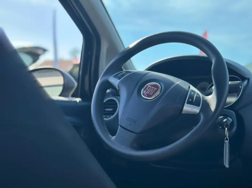 Fiat Punto 2018 - 10990 EUR, 83900 km - AUTO.MOTO.pt - 83900km - foto 15 de 20