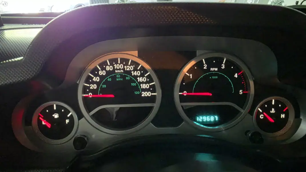 Jeep Wrangler 2010 - 35000 EUR, 129687 km - AUTO.MOTO.pt - 129687km - foto 38 de 47