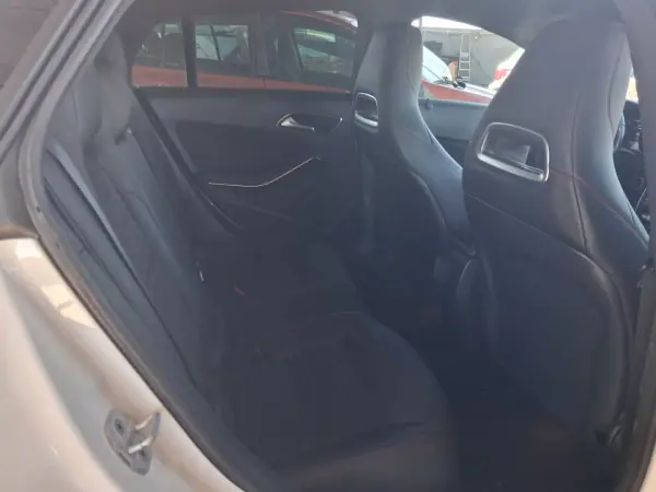 Mercedes-Benz CLA 200 2016 - 18900 EUR, 178000 km - AUTO.MOTO.pt - 178000km - foto 8 de 9