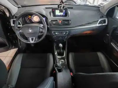 Renault Mégane Sport Tourer 2009 - 5750 EUR, 210000 km - AUTO.MOTO.pt - 210000km - foto 19 de 34