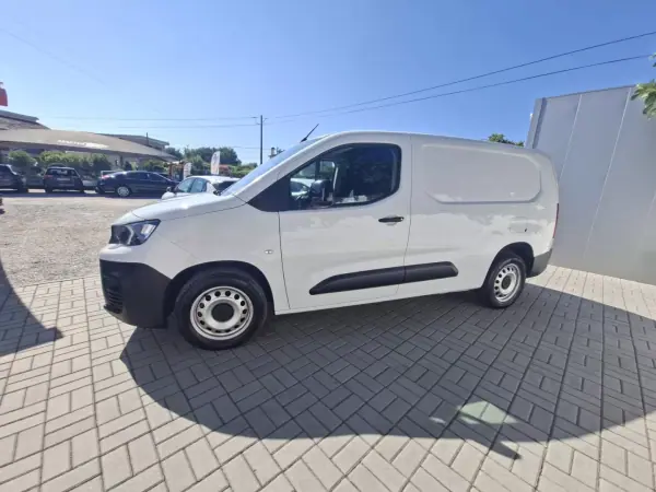 Peugeot Partner 2022 - 14850 EUR, 98726 km - AUTO.MOTO.pt - 98726km - foto 17 de 40