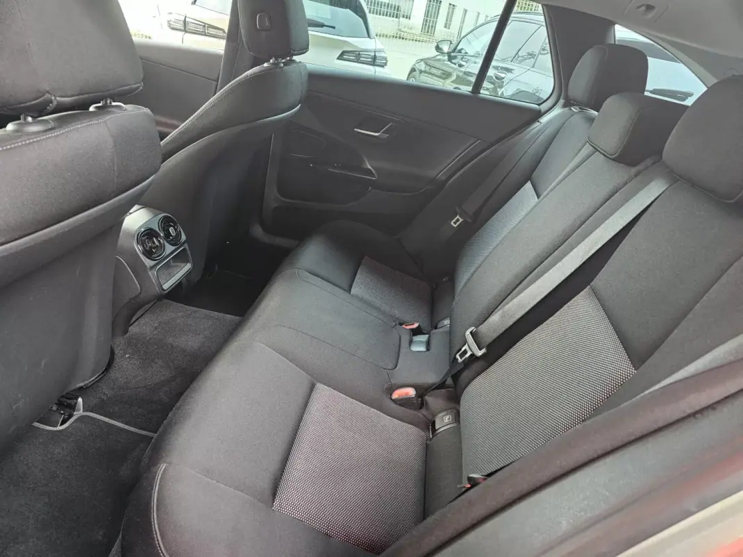 Mercedes-Benz C 200 2022 - 26499 EUR, 186000 km - AUTO.MOTO.pt - 186000km - foto 10 de 28