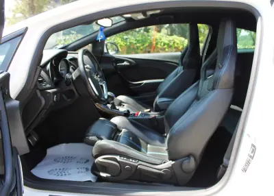 Opel Astra Coupe 2016 - 23000 EUR, 90000 km - AUTO.MOTO.pt - 90000km - foto 17 de 32