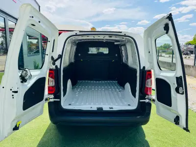 BERLINGO 1.6hdi 3L AUTOMATICA 2019 - 15000 EUR, 149000 km - AUTO.MOTO.pt - 149000km - foto 15 de 17