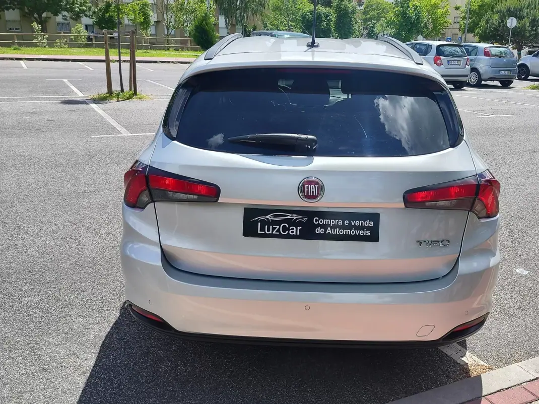 Fiat Tipo Station Wagon 2019 - 10780 EUR, 103800 km - AUTO.MOTO.pt - 103800km - foto 9 de 38