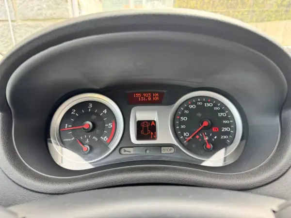 Renault Clio 2008 - 6500 EUR, 155923 km - AUTO.MOTO.pt - 155923km - foto 10 de 23