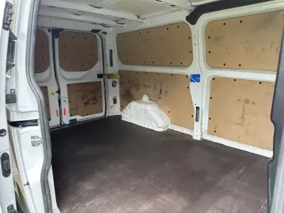 Ford Transit 2020 - 16900 EUR, 200000 km - AUTO.MOTO.pt - 200000km - foto 17 de 37
