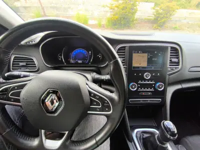 Renault Mégane Sport Tourer 2018 - 13750 EUR, 189000 km - AUTO.MOTO.pt - 189000km - foto 7 de 10