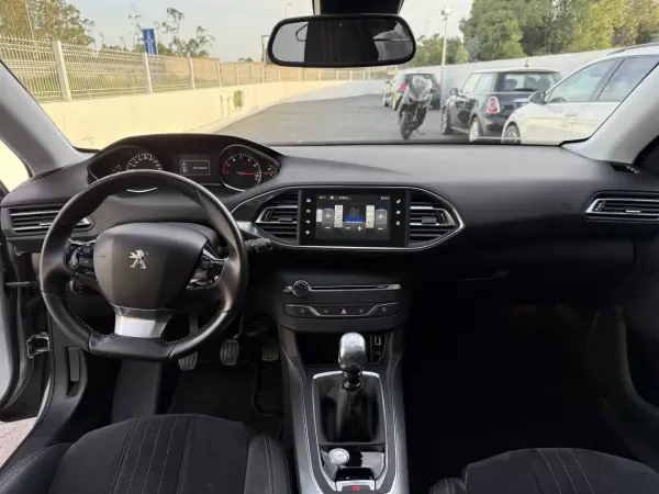 Peugeot 308 SW 2014 - 7250 EUR, 245000 km - AUTO.MOTO.pt - 245000km - foto 10 de 17