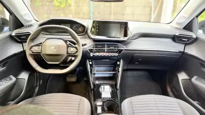 Peugeot e-208 2024 - 18500 EUR, 8000 km - AUTO.MOTO.pt - 8000km - foto 13 de 26
