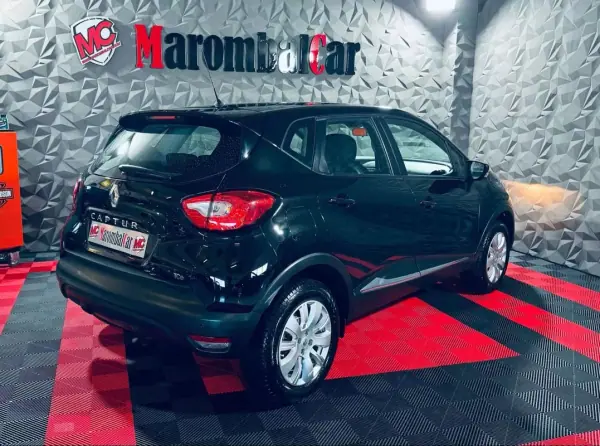 Renault Captur 2016 - 11990 EUR, 114588 km - AUTO.MOTO.pt - 114588km - foto 14 de 38