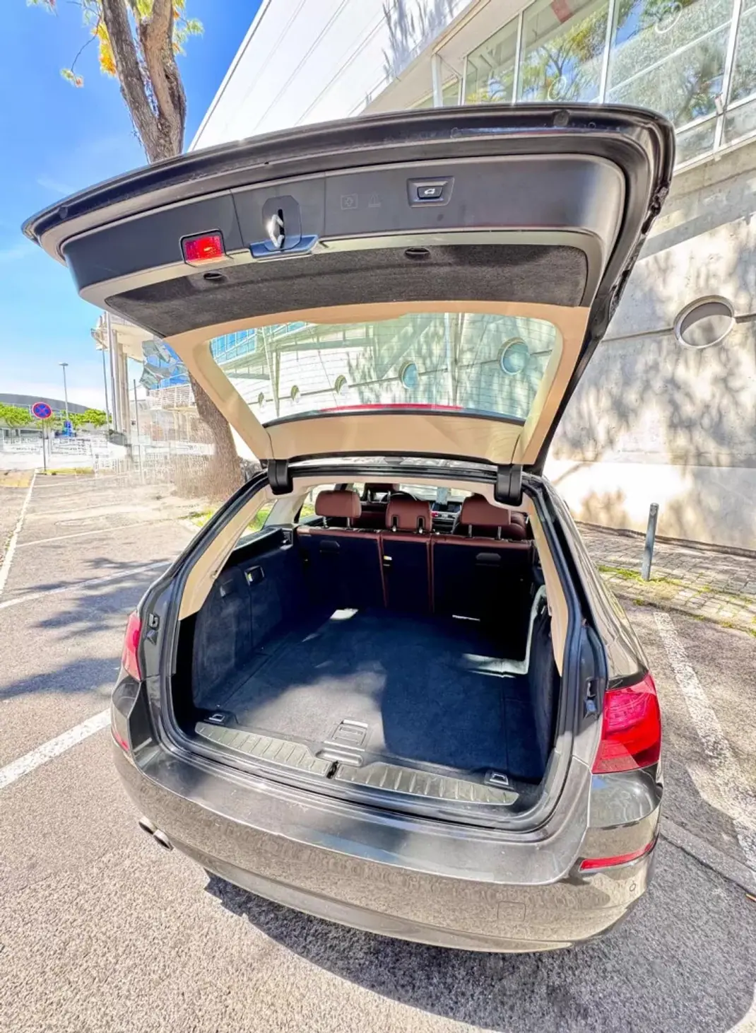 BMW 518 2014 - 13900 EUR, 219000 km - AUTO.MOTO.pt - 219000km - foto 16 de 20