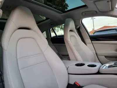 Porsche Panamera Sport Turismo 2018 - 84990 EUR, 147000 km - AUTO.MOTO.pt - 147000km - foto 22 de 50