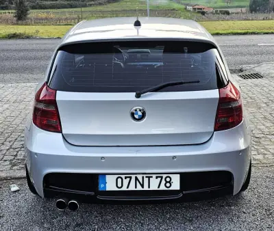 BMW 118 2018 - 9999 EUR, 300000 km - AUTO.MOTO.pt - 300000km - foto 17 de 24