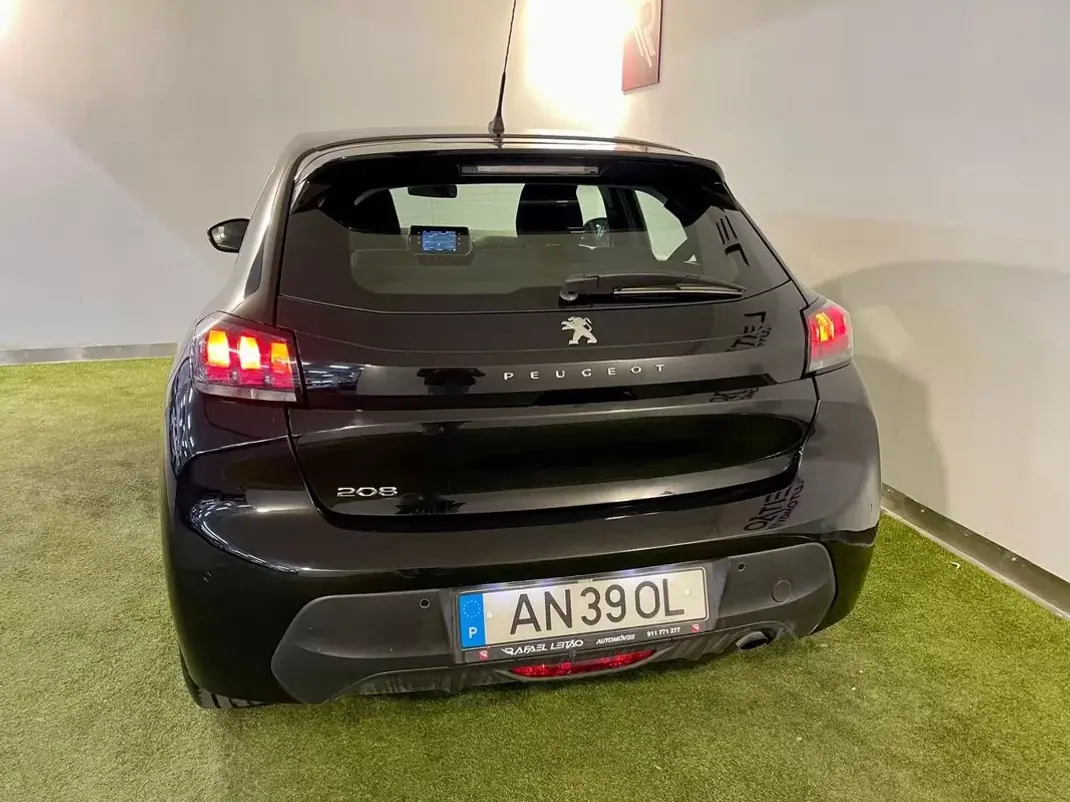 Peugeot 208 2022 - 13450 EUR, 145000 km - AUTO.MOTO.pt - 145000km - foto 7 de 29