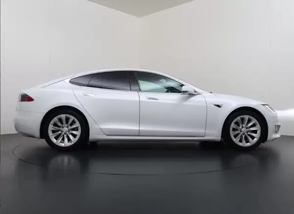 Tesla Model S 2018 - 25900 EUR, 240392 km - AUTO.MOTO.pt - 240392km - foto 2 de 37