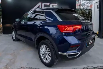 Volkswagen T-Roc 2019 - 21900 EUR, 135000 km - AUTO.MOTO.pt - 135000km - foto 9 de 48