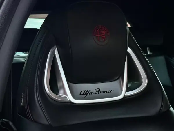 Alfa Romeo Giulietta 2016 - 13950 EUR, 139000 km - AUTO.MOTO.pt - 139000km - foto 7 de 18