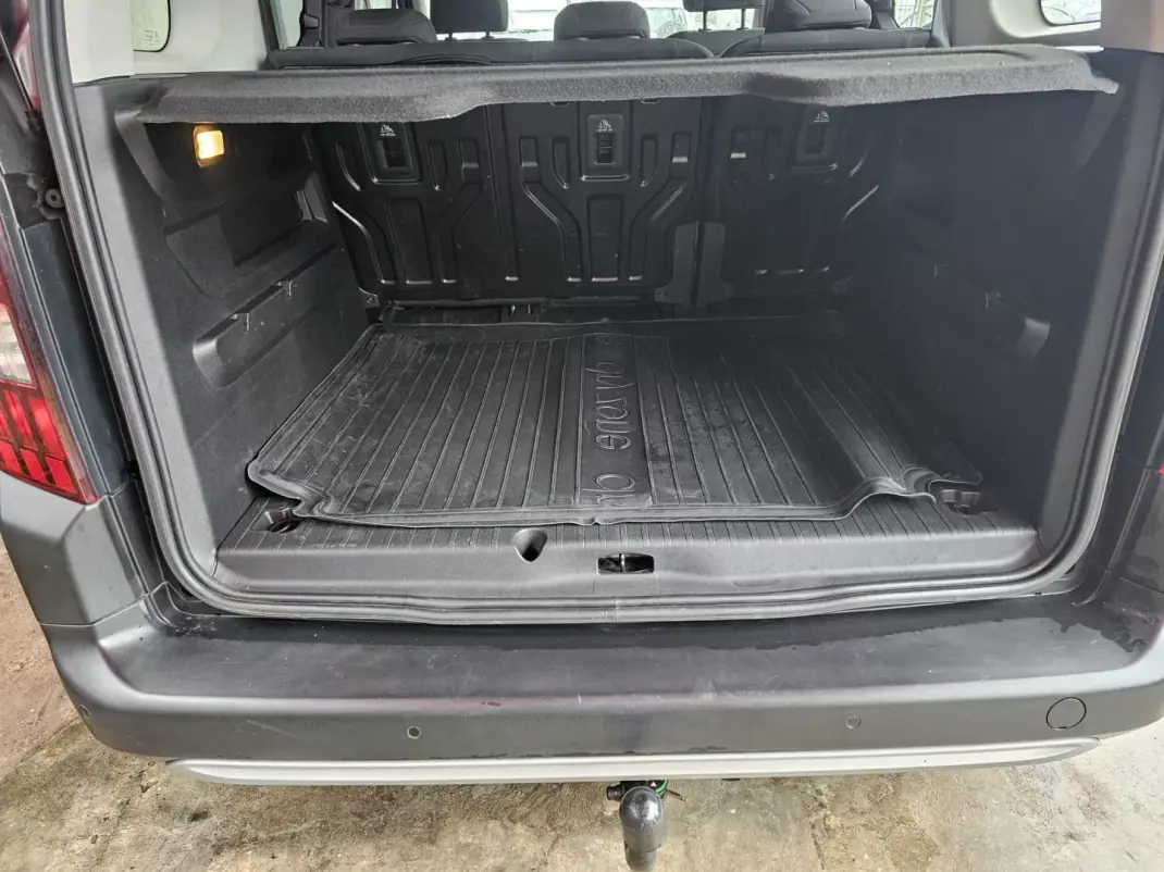 Peugeot Rifter 2021 - 17999 EUR, 83000 km - AUTO.MOTO.pt - 83000km - foto 16 de 21