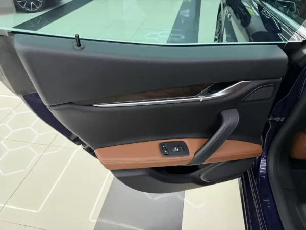 Maserati Ghibli 2014 - 36950 EUR, 112382 km - AUTO.MOTO.pt - 112382km - foto 47 de 50