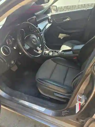 Mercedes-Benz CLA 180 2017 - 14500 EUR, 158000 km - AUTO.MOTO.pt - 158000km - foto 6 de 6