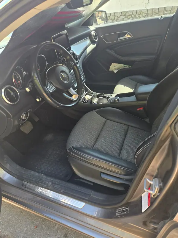 Mercedes-Benz CLA 180 2017 - 14500 EUR, 158000 km - AUTO.MOTO.pt - 158000km - foto 6 de 6