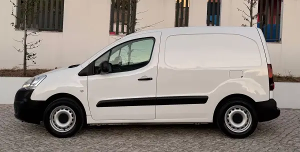 Citroën 2018 - 10950 EUR, 145000 km - AUTO.MOTO.pt - 145000km - foto 22 de 26