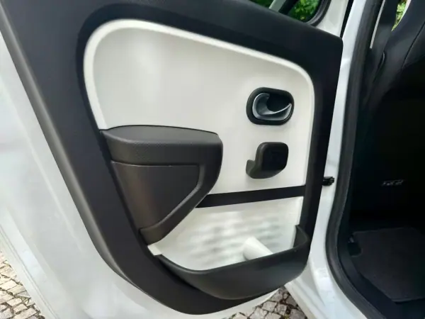 Renault Twingo 2021 - 9390 EUR, 158900 km - AUTO.MOTO.pt - 158900km - foto 13 de 33