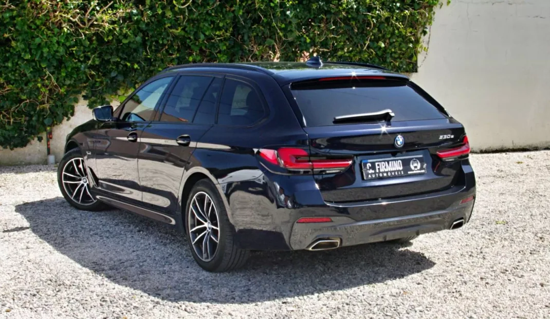 BMW 530e 2022 - 44900 EUR, 52332 km - AUTO.MOTO.pt - 52332km - foto 15 de 46