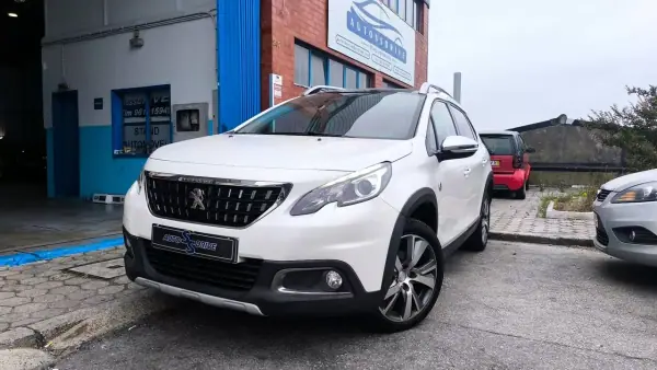 Peugeot 2008 2017 - 9900 EUR, 113000 km - AUTO.MOTO.pt - 113000km - foto 9 de 15