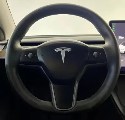 Tesla Model Y 2022 - 38750 EUR, 44000 km - AUTO.MOTO.pt - 44000km - foto 13 de 42