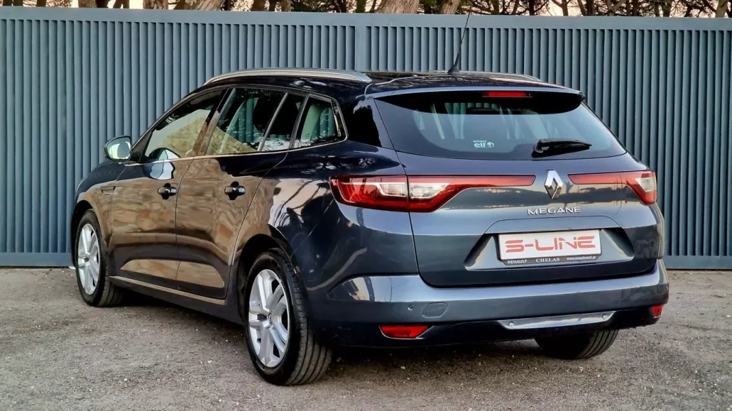Renault Mégane Sport Tourer 2019 - 15990 EUR, 80068 km - AUTO.MOTO.pt - 80068km - foto 6 de 24