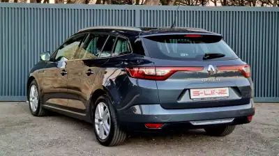 Renault Mégane Sport Tourer 2019 - 15990 EUR, 80068 km - AUTO.MOTO.pt - 80068km - foto 6 de 24