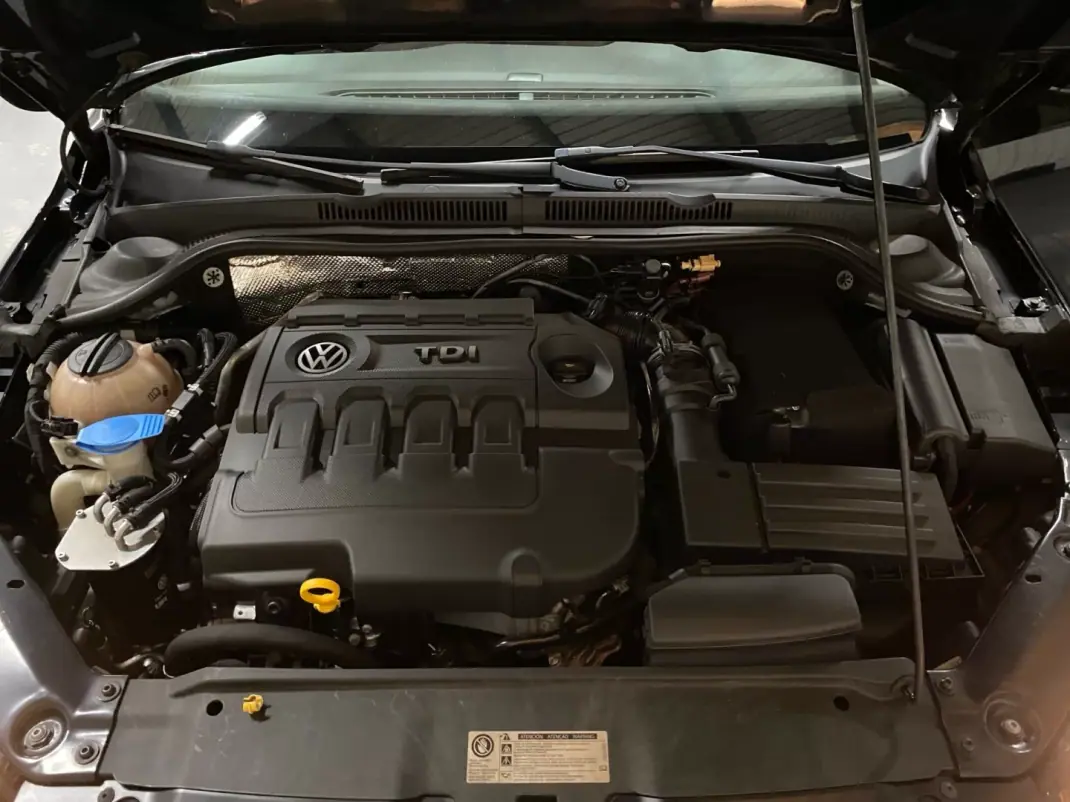Volkswagen Jetta 2015 - 8950 EUR, 305000 km - AUTO.MOTO.pt - 305000km - foto 20 de 20