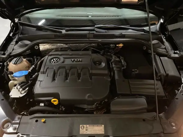 Volkswagen Jetta 2015 - 8950 EUR, 305000 km - AUTO.MOTO.pt - 305000km - foto 20 de 20