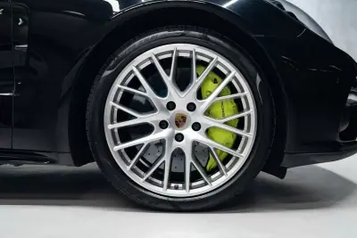 Porsche Panamera 2017 - 91950 EUR, 67458 km - AUTO.MOTO.pt - 67458km - foto 8 de 60