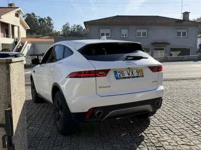 Jaguar E-Pace 2019 - 23500 EUR, 82987 km - AUTO.MOTO.pt - 82987km - foto 3 de 11