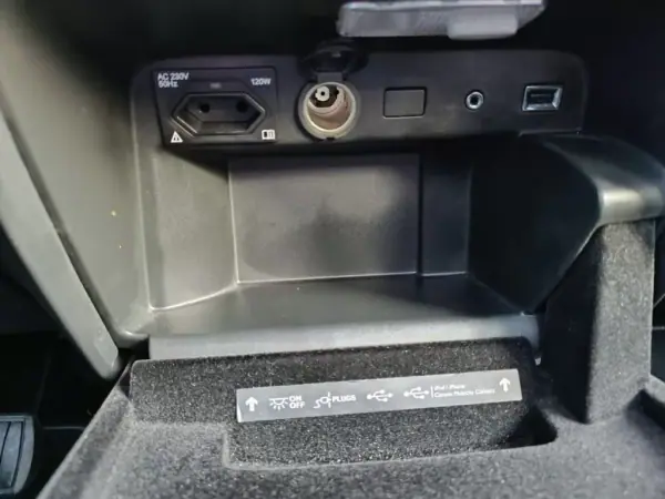 Citroën C4 Picasso 2016 - 13500 EUR, 148000 km - AUTO.MOTO.pt - 148000km - foto 16 de 28