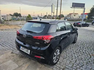 Hyundai i20 2015 - 8500 EUR, 100074 km - AUTO.MOTO.pt - 100074km - foto 4 de 8